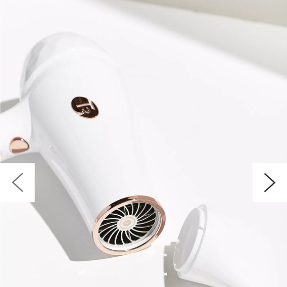 T3 Featherweight Luxe 2i Hair Dryer
NEW in BOX blowdryer & brush included
0207 - Picture 9 of 11